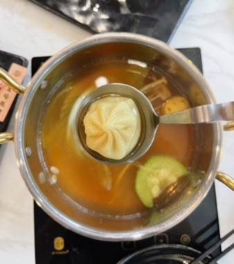 新秀美味：桃園「涮金鍋」，黃金雞湯火鍋的迷人饗宴