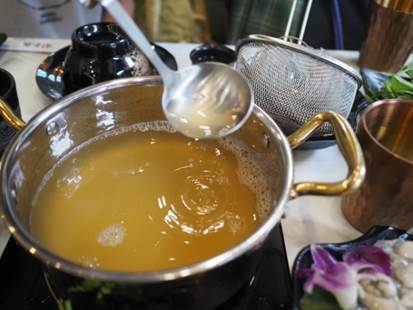 桃園探店美食紀錄：「涮金鍋」打造的黃金雞湯火鍋，新鮮口感引爆