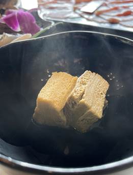 火鍋新鮮事：「涮金鍋」黃金雞湯火鍋的獨特魅力
