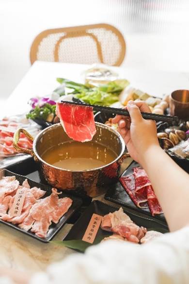 探索桃園的美味秘境：涮金鍋的黃金雞湯火鍋饗宴