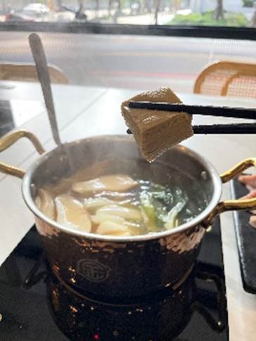 火鍋新寵兒： 一探「涮金鍋」的黃金雞湯秘境