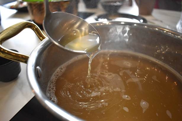 美食新發現：涮金鍋的黃金雞湯火鍋之旅
