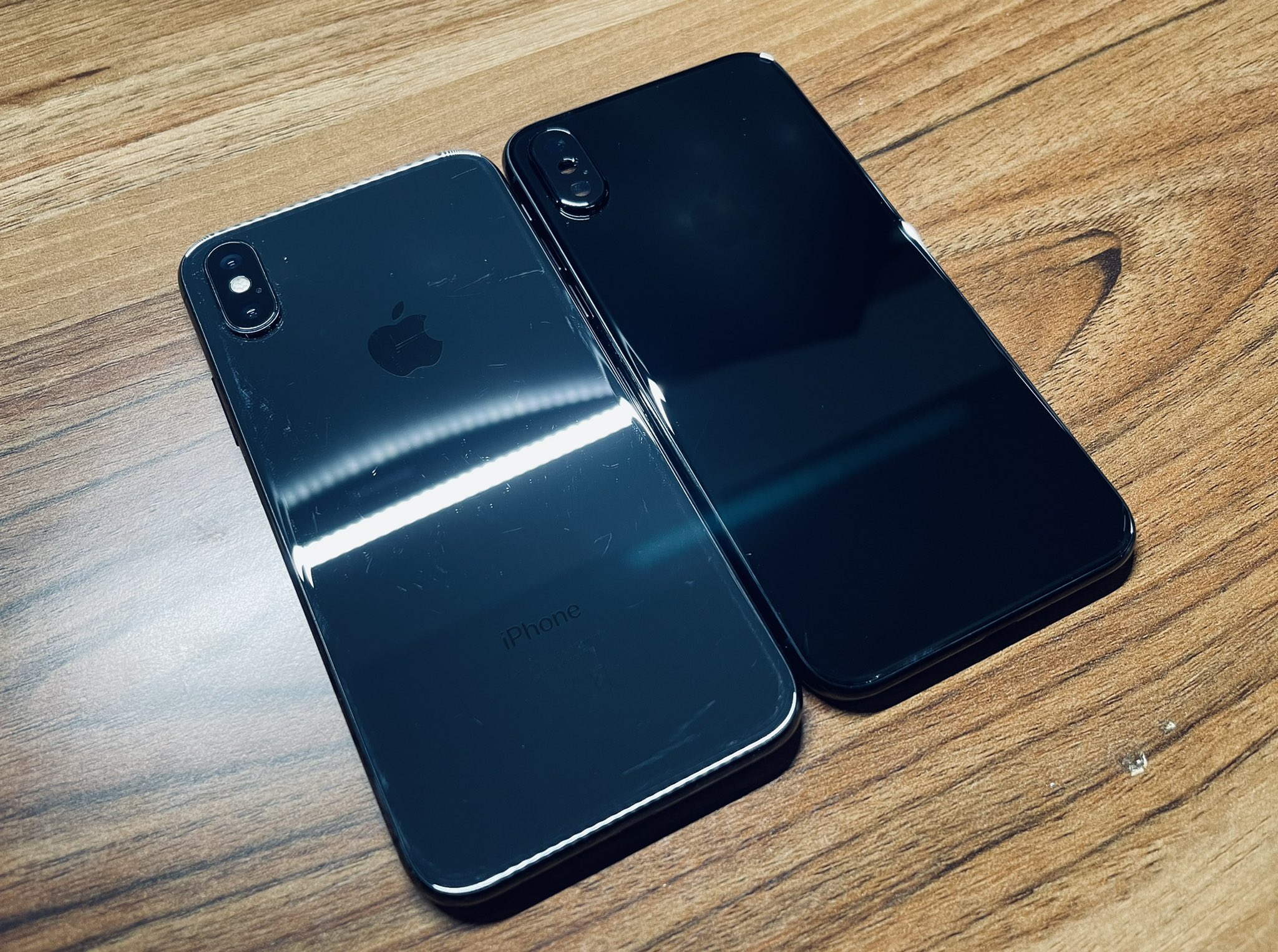 原型機鑒賞：蘋果曾設計亮黑色的 iPhone X，但并未發售