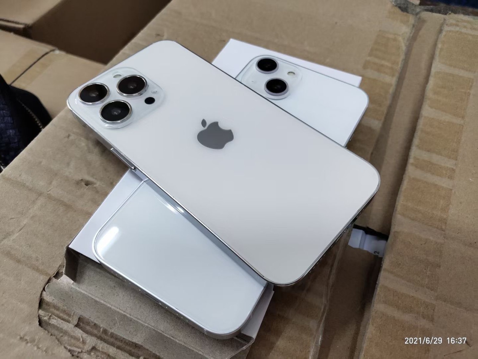 更多 iPhone 13 模型機照片曝光：攝像頭對角線排布