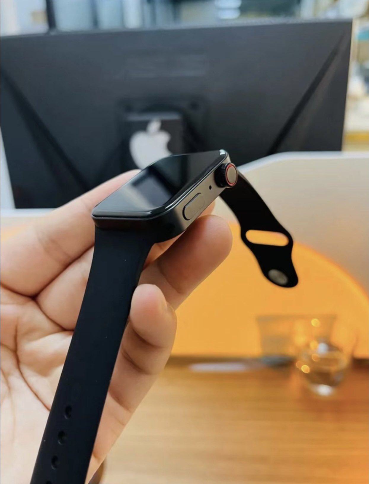 Apple Watch Series 7 模型機照片曝光：方方正正