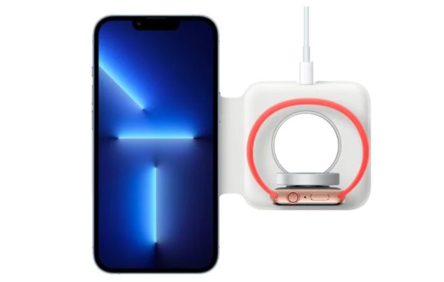 帶保護殼的蘋果 iPhone 13 Pro 無法與 MagSafe Duo 充電器完全貼合