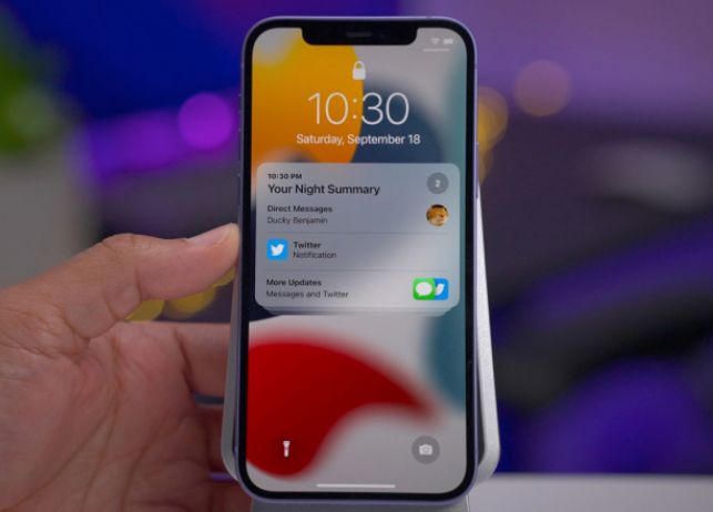 蘋果在 iOS 15.2 測試版中重新設計了 iPhone 鎖屏通知摘要