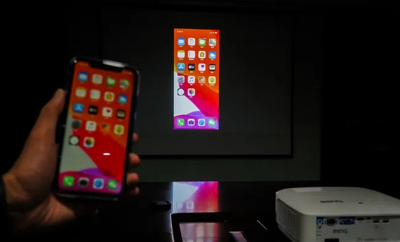蘋果新專利：iPhone 或可作為投影儀使用