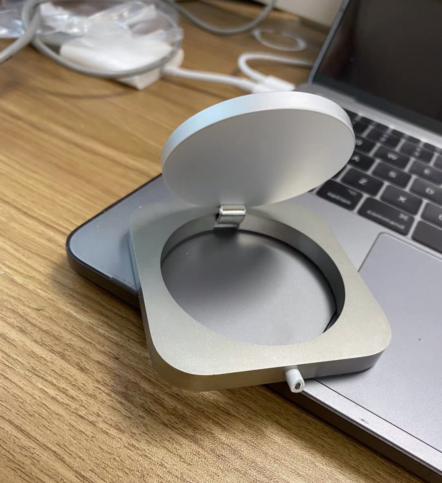 蘋果尚未發布的 Apple Magic Charger 充電配件曝光