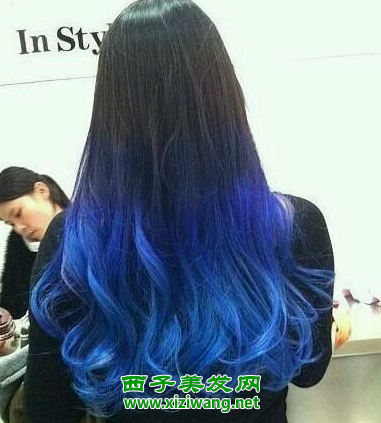 紫羅藍色長頭髮